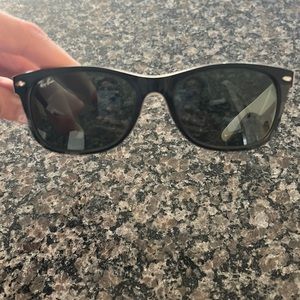 Black and Cream plastic Ray-Ban sunglasses. Good condition.